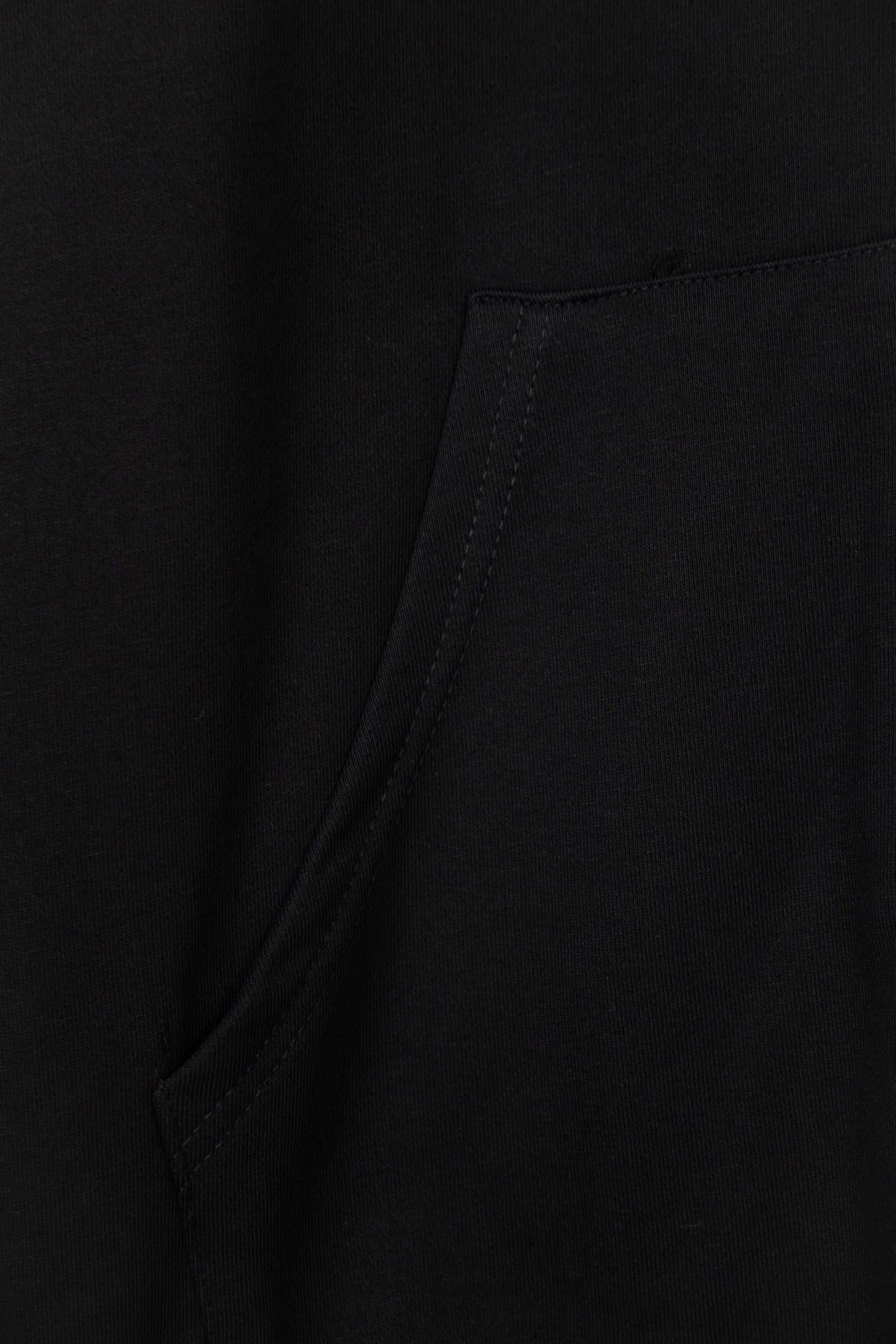 P230 Ralph Lauren/Ralph Lauren Malaysian embroidered zipper cardigan hooded sweatshirt. This sweatshirt is available for everyone in autumn and winter. You can wear it casually no matter how you wear it! ! This hooded sweatshirt is decorated with the simple style that represents Ralph Lauren and is paired with a pony embroidery pattern, which is three-dimensional and full! The solid color fabric paired with exquisite embroidery instantly sets it off! Hooded sports design, loose and casual fit! The overall texture is very strong! Through the pictures, we can feel the thickness and texture of custom-woven and dyed threads. The workmanship is exquisite. They are shipped from major foreign trade factories. They are all made by masters with many years of experience. Everything is of high standards and requirements! Simple and versatile model ~ Made of imported pique cotton fabric, which is super delicate and soft, close to the body without being tied. All fabrics and accessories are original custom-made and of high quality! Perfectly reflects the brand’s sense of superiority! Standard cut, comfortable stretch, unrestricted movement! Highly practical, high-end and classy! Versatile style ~ can be paired with jeans or jogging pants. Ideal for transitioning from your morning commute to weekend events! Size: S-XL Navy Black Gray